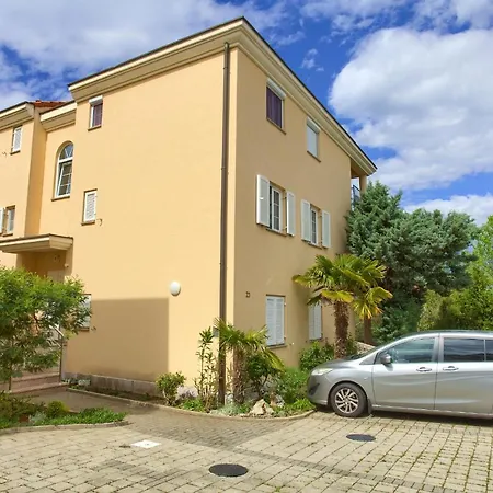 Apartment Camellia *