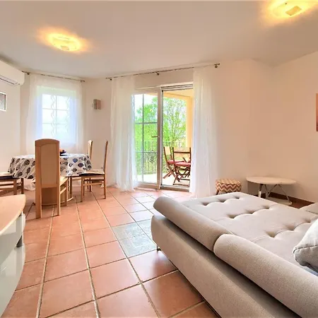 Apartment Camellia *