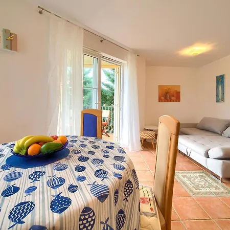 Camellia Apartment *