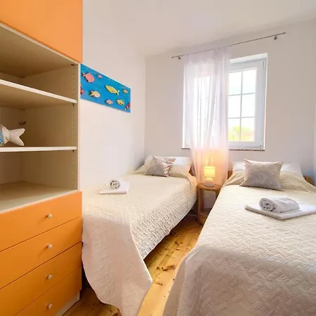 Camellia Apartment *
